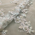 Tissu de mariée de luxe avec perles et fleurs